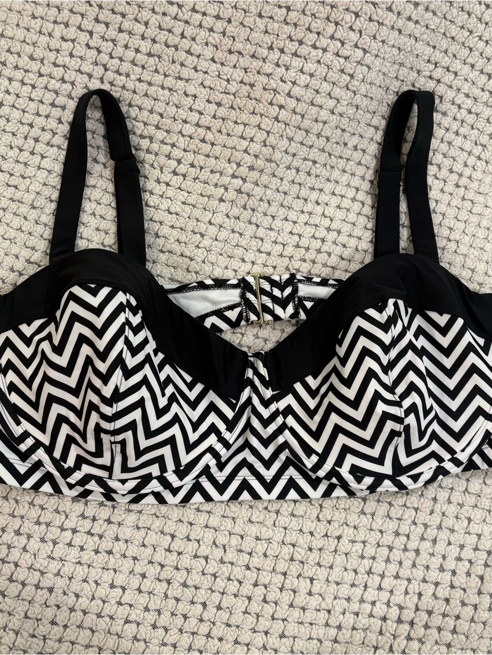 Ava & Viv Black and White Chevron Underwire Bikini Top